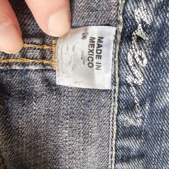 Distressed Men's Jeans - Picture 14 of 14